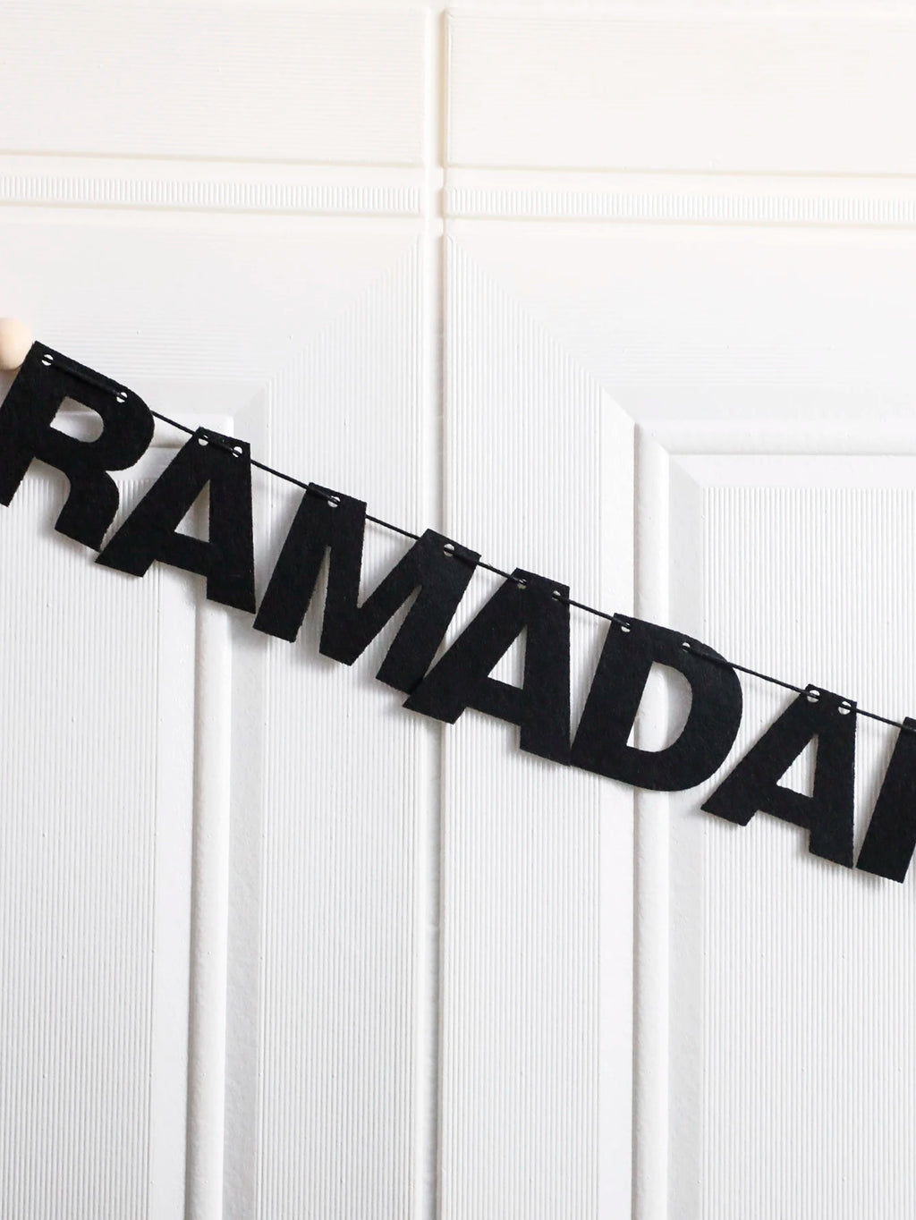Ramadan Kareem Mubarak Banner Decor Black Felt Letters Garland with Wooden Beads Islamic Eid Festival Wall Hanging Ornament Gift