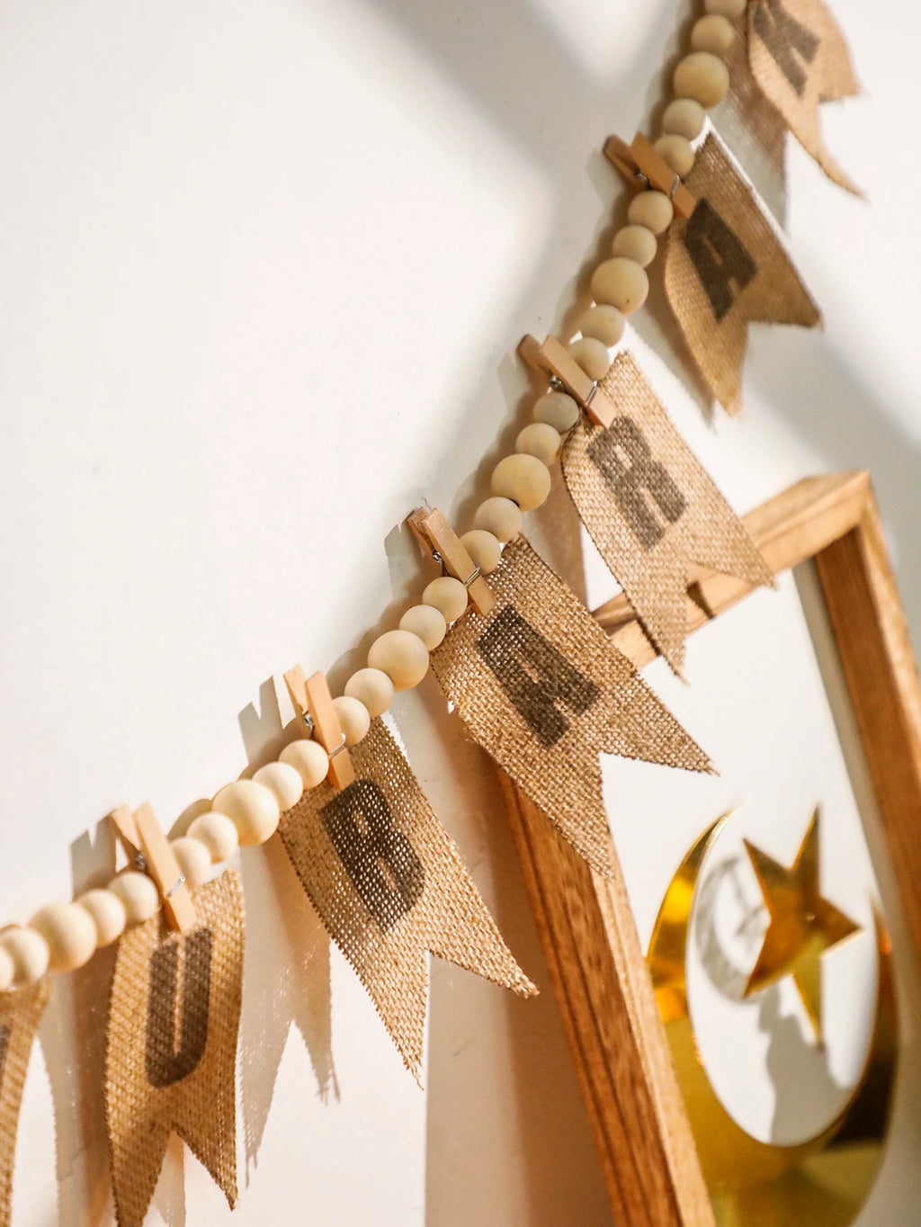 Eid Mubarak Burlap Banner Garland Wooden Bead Clothespin Hanging Ornaments for Muslim Festival Home Party Wall Window Decor Gift