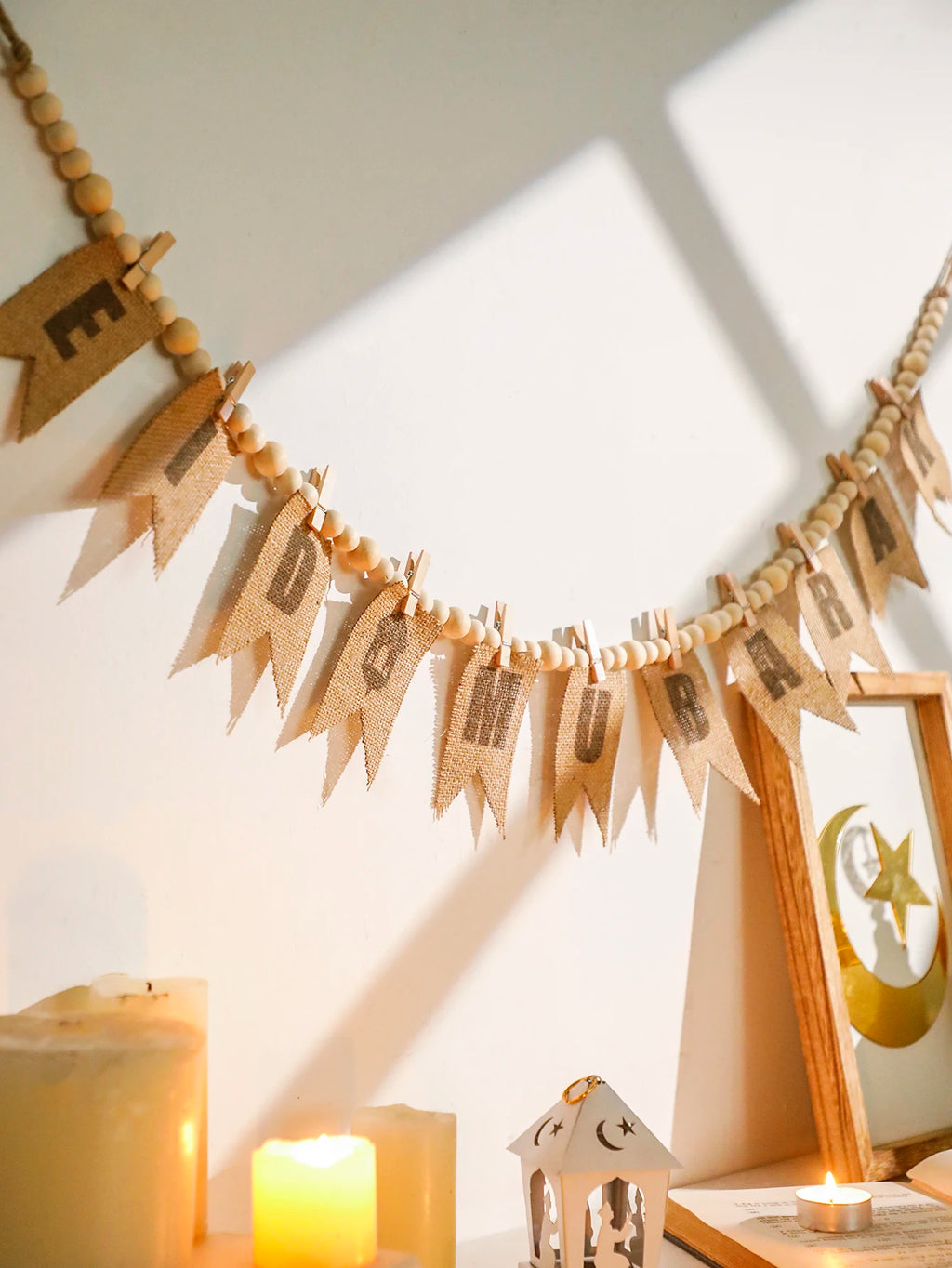 Eid Mubarak Burlap Banner Garland Wooden Bead Clothespin Hanging Ornaments for Muslim Festival Home Party Wall Window Decor Gift