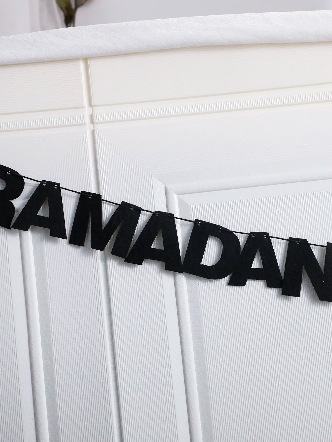 Ramadan Kareem Mubarak Banner Decor Black Felt Letters Garland with Wooden Beads Islamic Eid Festival Wall Hanging Ornament Gift