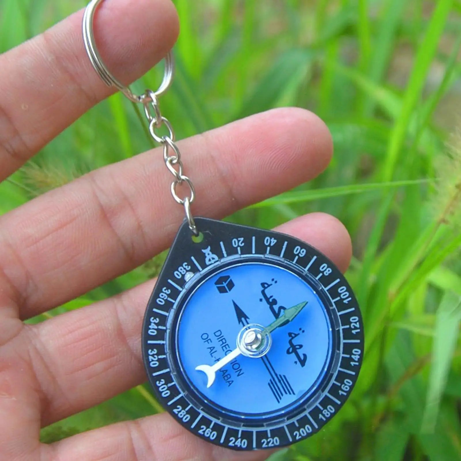 Multi-Functional Travel Compass Keychain with Qibla Direction for Prayer, Outdoor Adventure Tool for Mountaineering Backpacking